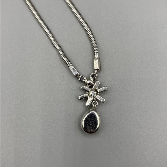 Gorgeous Vintage Leo Glass Crystal Necklace JP277 - Picture 8 of 8